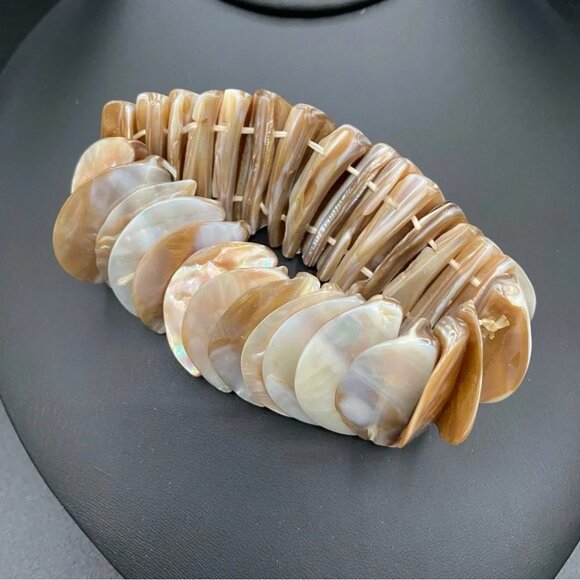 Cream and Tan Colored Mother of Pearl Shell Stretch Bracelet - Picture 1 of 9